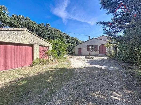 Maison de plain-pied avec 1 300 m2 de jardin
