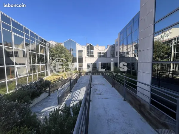 Bureaux 235 m²