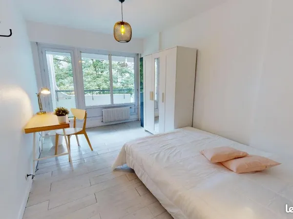 Chambre 8 pièces 115 m²