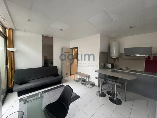 Studio 23 m2 avec terrasse Plein centre de La Roche-sur-Yo