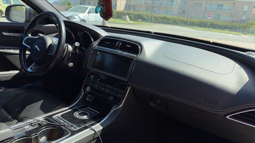 Jaguar XE 2.0 D - 180 CH AWD BVA8 - R-Sport – 2017 – 106953 km – Diesel – Boîte Automatique — photo 51