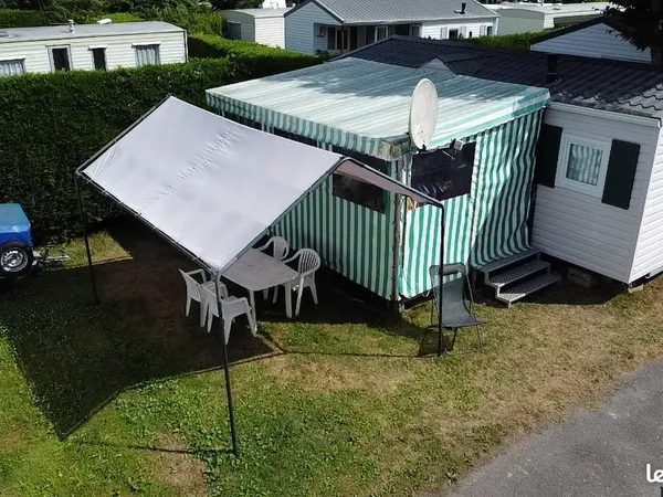 Mobil home avec terrasse couverte