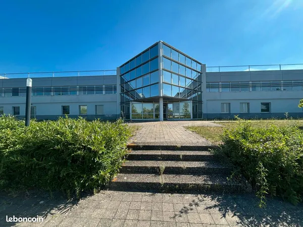 Local d'activité 5 500 m²