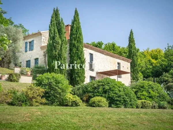 Maison 8 pièces 260 m²
