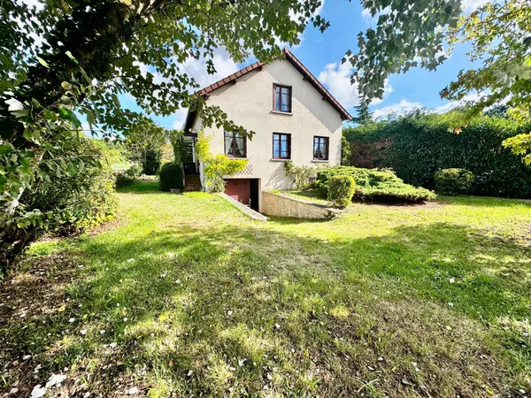 Maison de type F5 avec trois chambres et sous-sol total