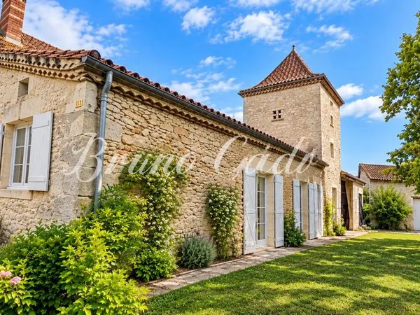 Maison 9 pièces 355 m²