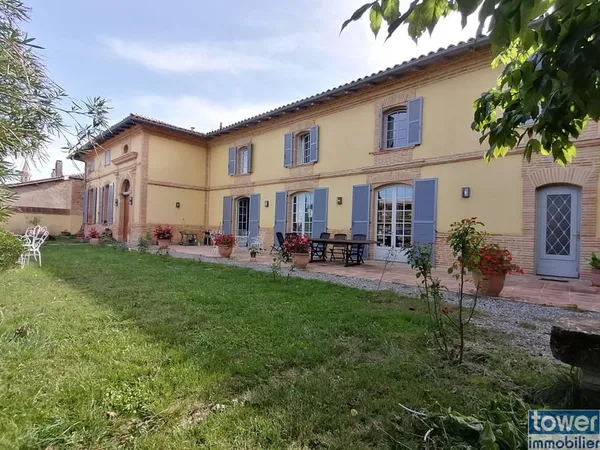 Maison classée au patrimoine d'une superficie de 378 m2 habi