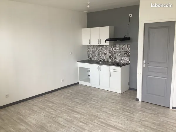 T2 40 m² lumineux — Andouillé — chambre séparée avec dressing, cuisine équipée, fibre — 420 sans cha