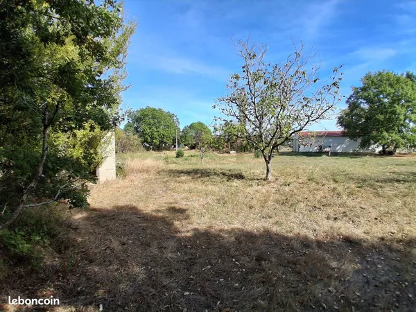 Terrains constructibles 5671 m2 et Local
