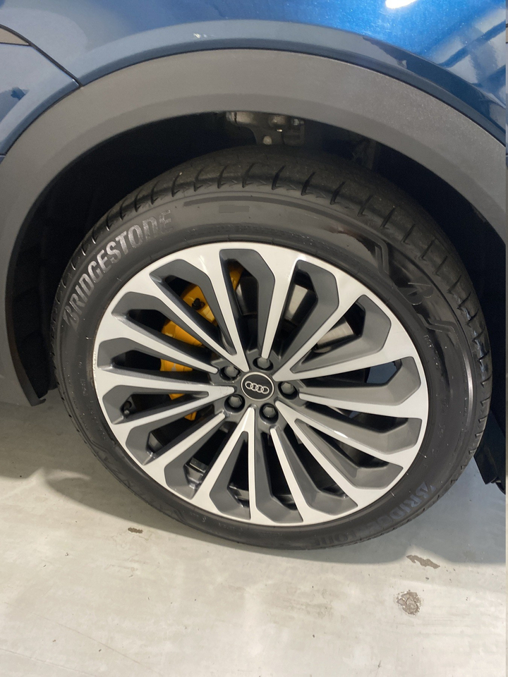 Audi e-tron — photo 45