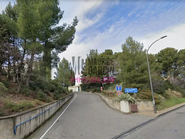 Parking/box 15 m² Carpentras