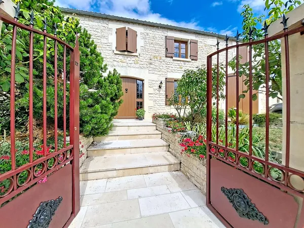 Maison 6 pièces 232 m²