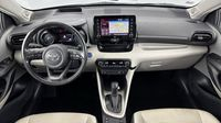 Toyota Yaris 116h Iconic 5p — photo 11
