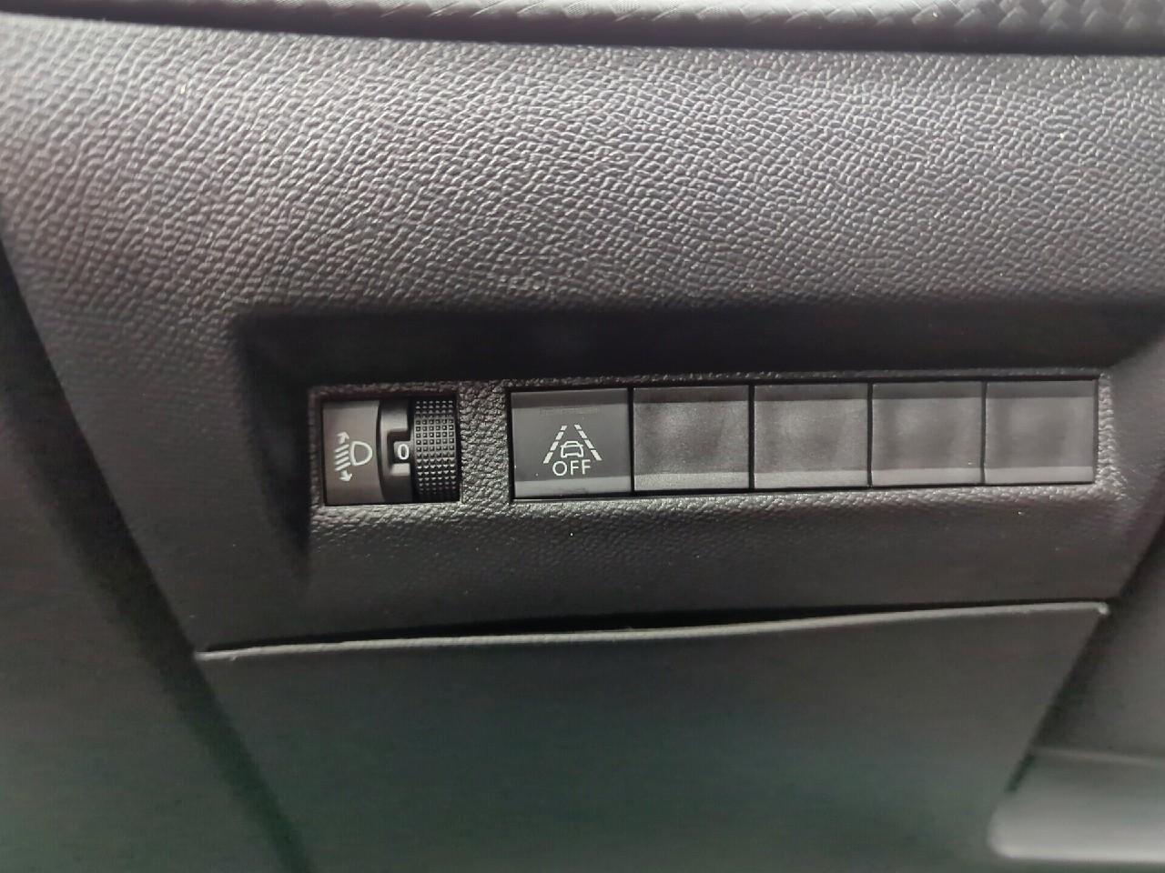 Peugeot 2008 puretech 130 s&s bvm6 allure — photo 23