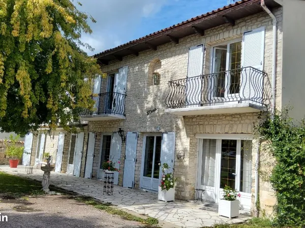 Maison 6 pièces 247m2 + dépendances