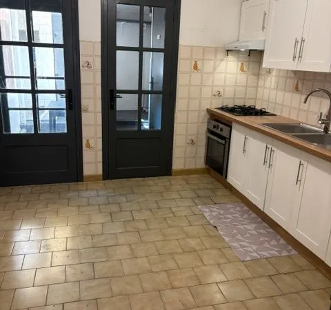 Jolie maison de village + petite cour a claira