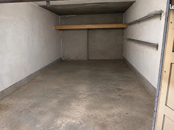 Garage box fermé 18m2