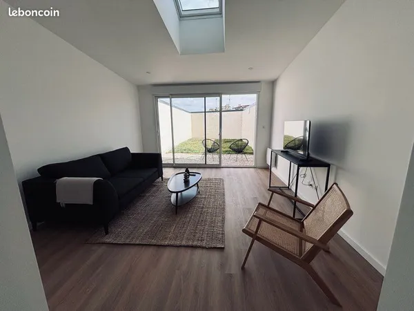 Maison meublée rénovée 85 m² avec jardin privatif à Amiens