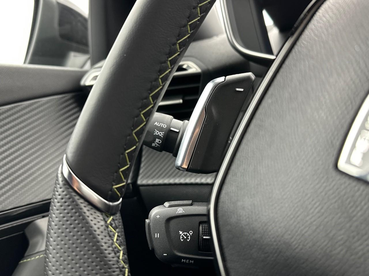 Peugeot 2008 hybrid 136 e-dcs6 gt — photo 20