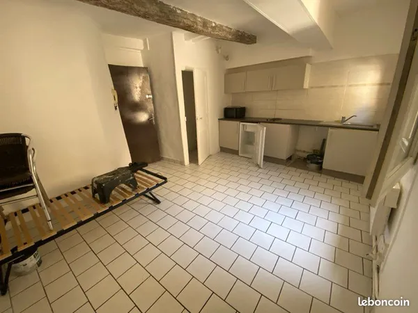 Studio proche place Pie
