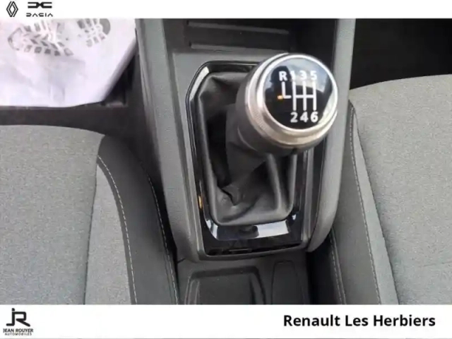 Renault Clio 1.5 blue dci 100ch evolution — photo 6
