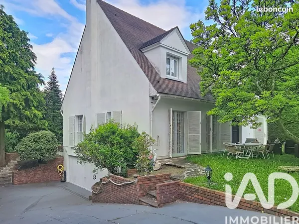 Maison 8 pièces 203 m²