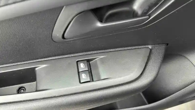 Peugeot 208 puretech 75 s&amp;s bvm5 — photo 73