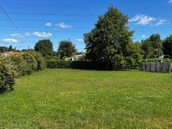 Terrain 606 m²