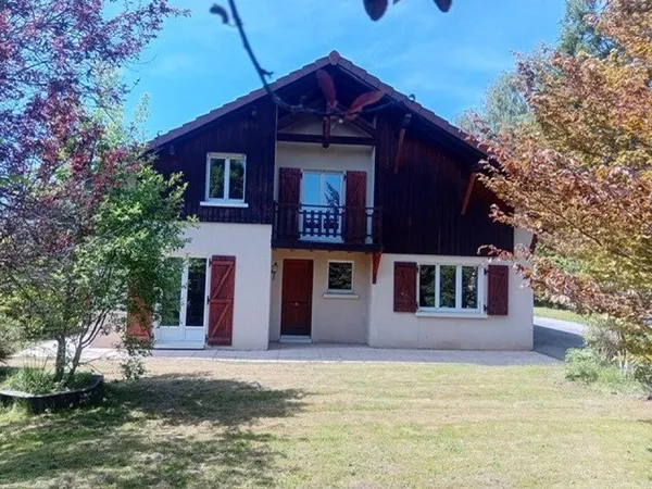 Maison Familiale de 230 s² sur 1 190 M² de terrain