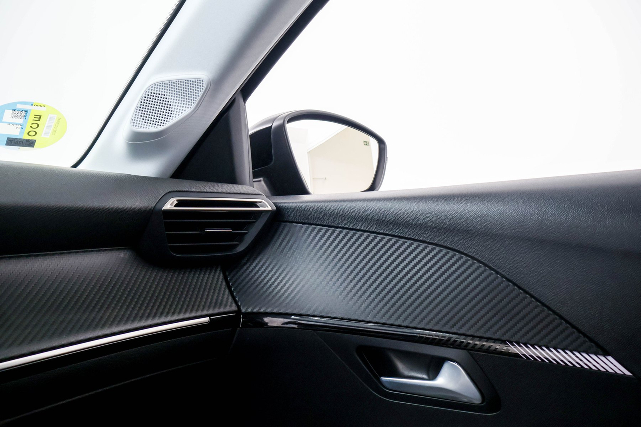 Peugeot 208 — photo 28