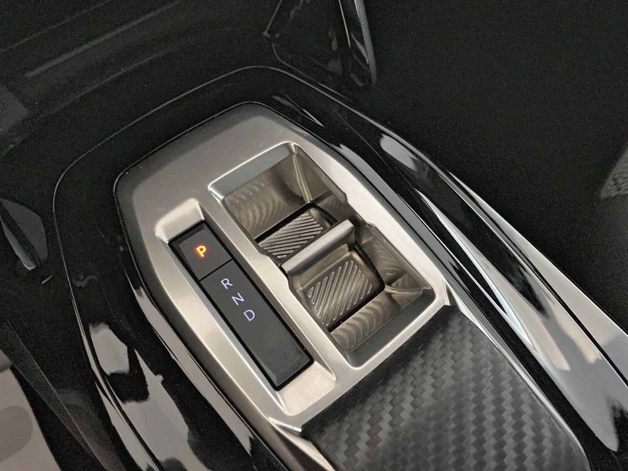 Peugeot 2008 hybrid 145 ch e-dcs6 allure — photo 15