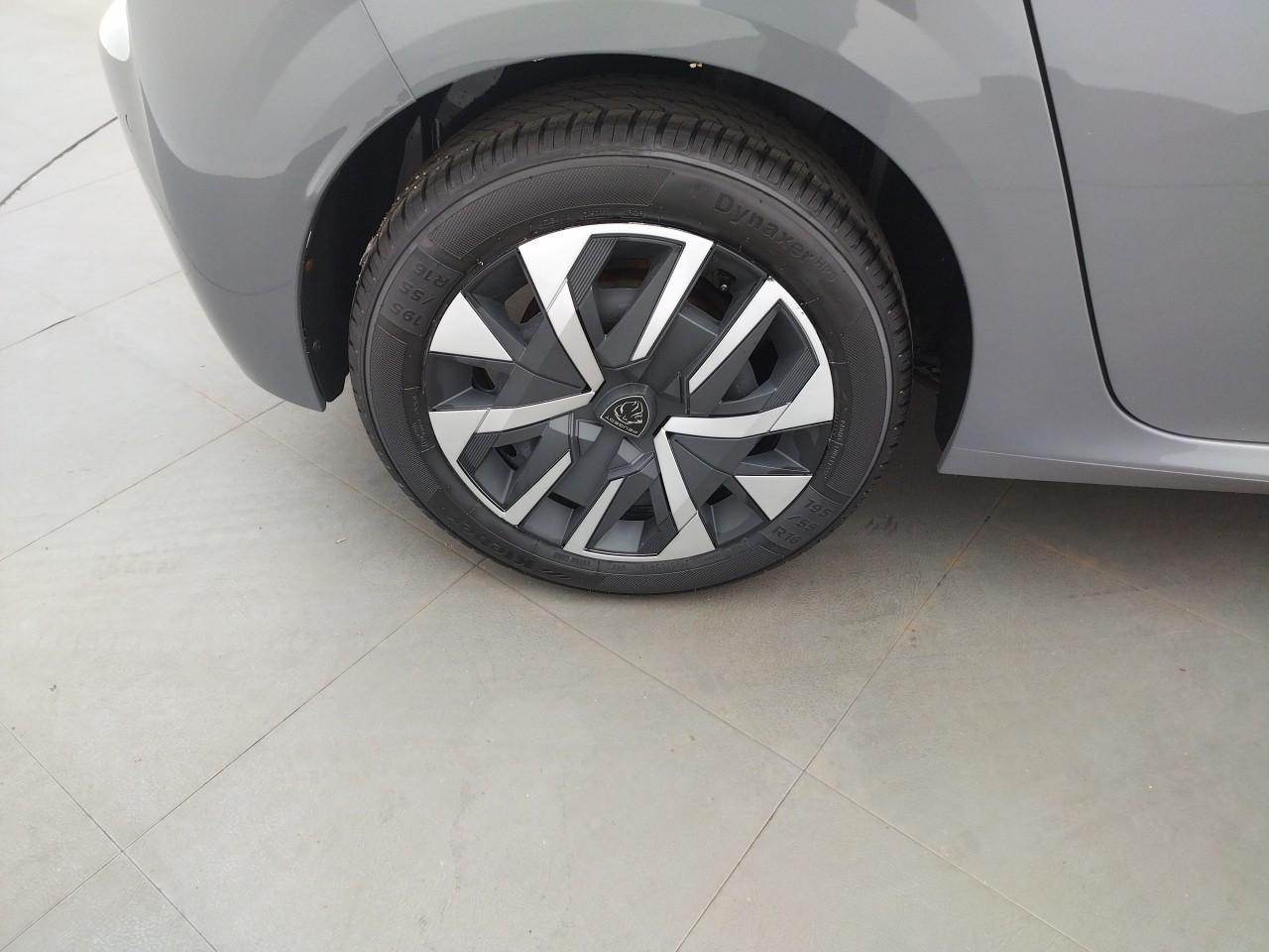 Peugeot 208 hybrid 100 e-dcs6 premium — photo 26