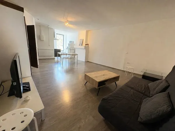 Appartement Location Jouques 2p 63m² 685€