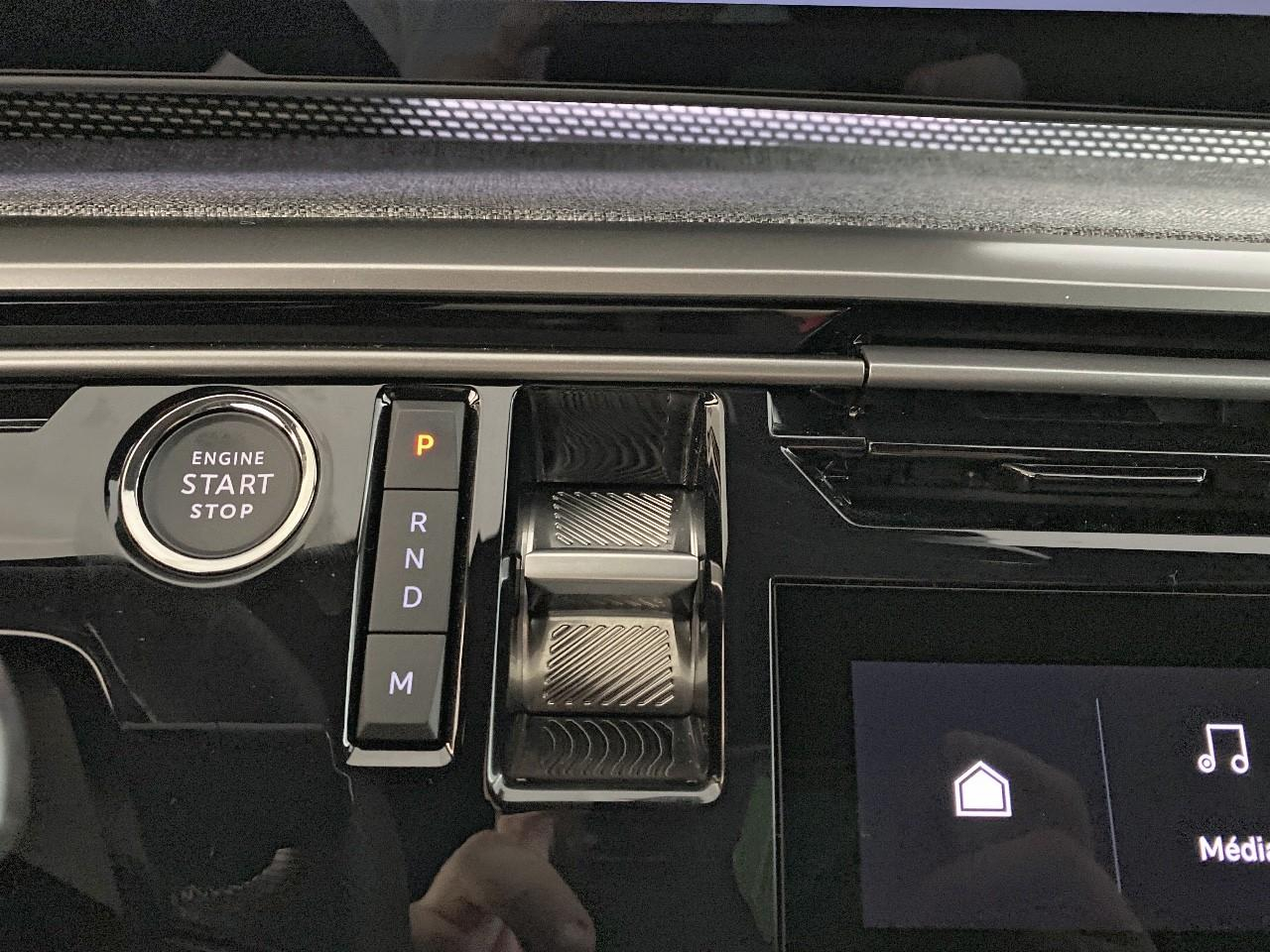 Peugeot 3008 hybrid 145 e-dcs6 gt — photo 15
