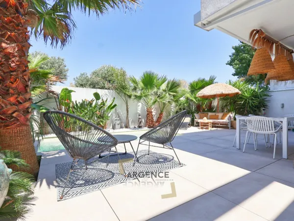 VILLA CONTEMPORAINE BORD DE MER- ELEGANCE ET RAFFINEMENT