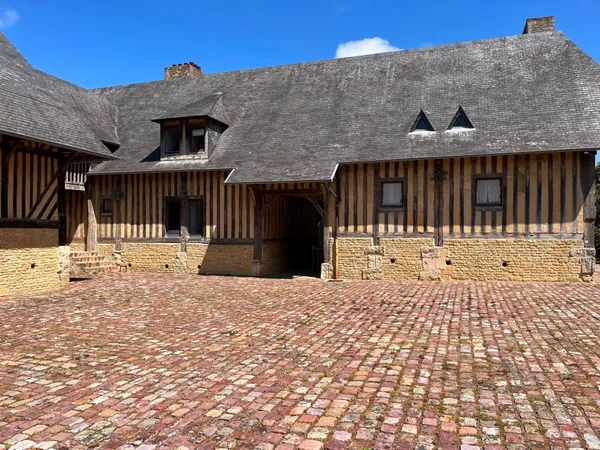 Appartement 42M² au sol plus chambre 15M² et cave