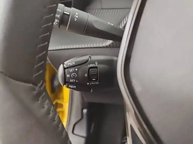 Peugeot 208 puretech 75 s&amp;s bvm5 — photo 25