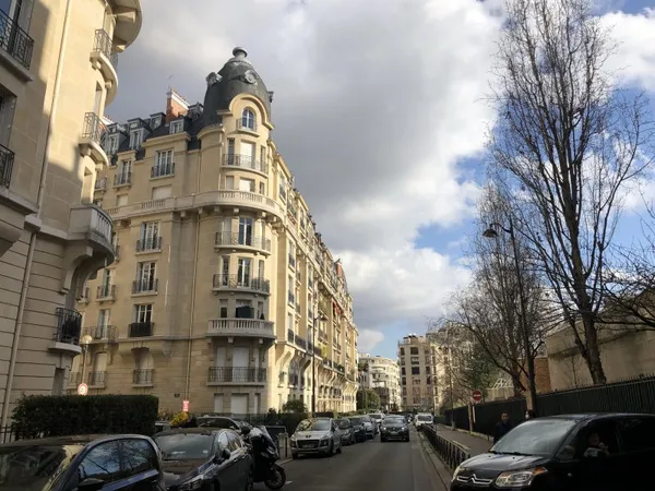 Studette 8,80 m² avec balcon privatif plein Sud, dernier étage Art Déco, Paris 16e (Jasmin / Ranelag