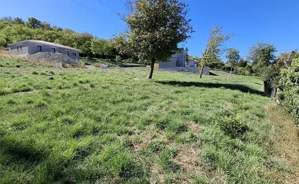 Terrain à bâtir de 569 m² à AUBIERE (63)