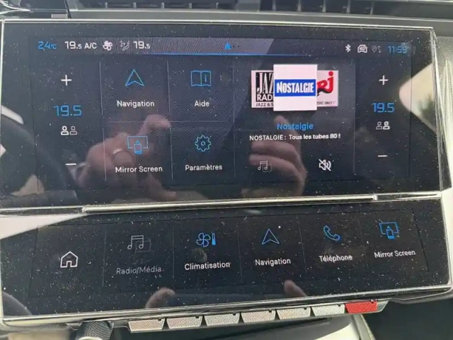 Peugeot 408 phev 180 e-eat8 — photo 19