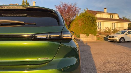 Peugeot 308 1.6 PureTech 180 Hybrid EAT8 - Allure Pack – 2022 – 42191 km – Hybride rechargeable – Boîte Automatique — photo 1