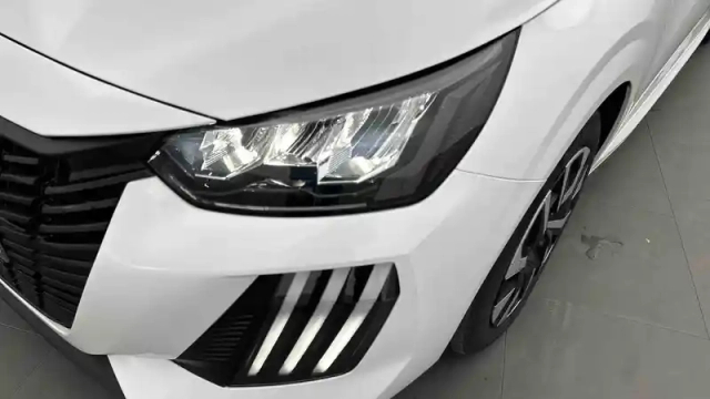 Peugeot 208 hybrid 100 e-dcs6 — photo 24