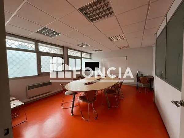 Local commercial 299 m²