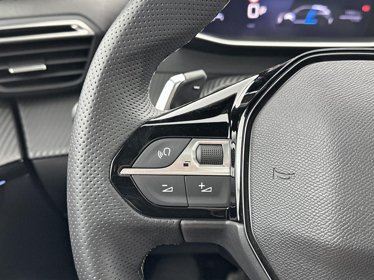 Peugeot 208 hybrid 136 e-dcs6 gt — photo 19