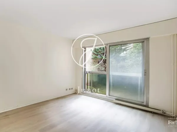 Paris 17e - MAILLOT - Studio à vendre - 28,17 m² Carrez - Calme - Vue sur jardin