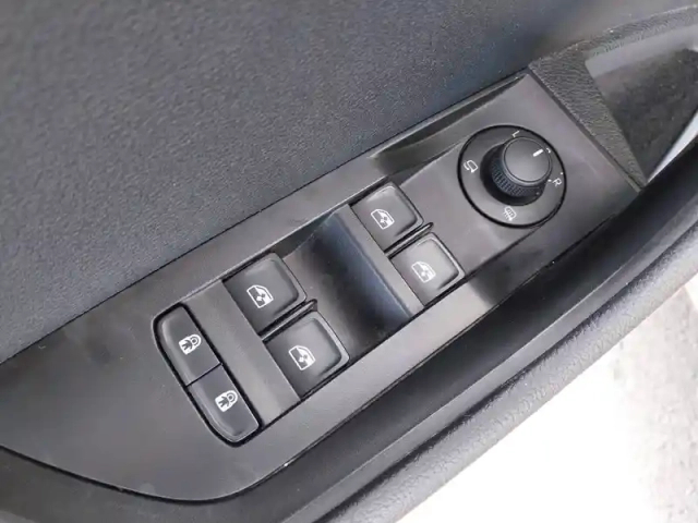 Skoda Superb combi 2.0 tdi 150 scr dsg7 — photo 17