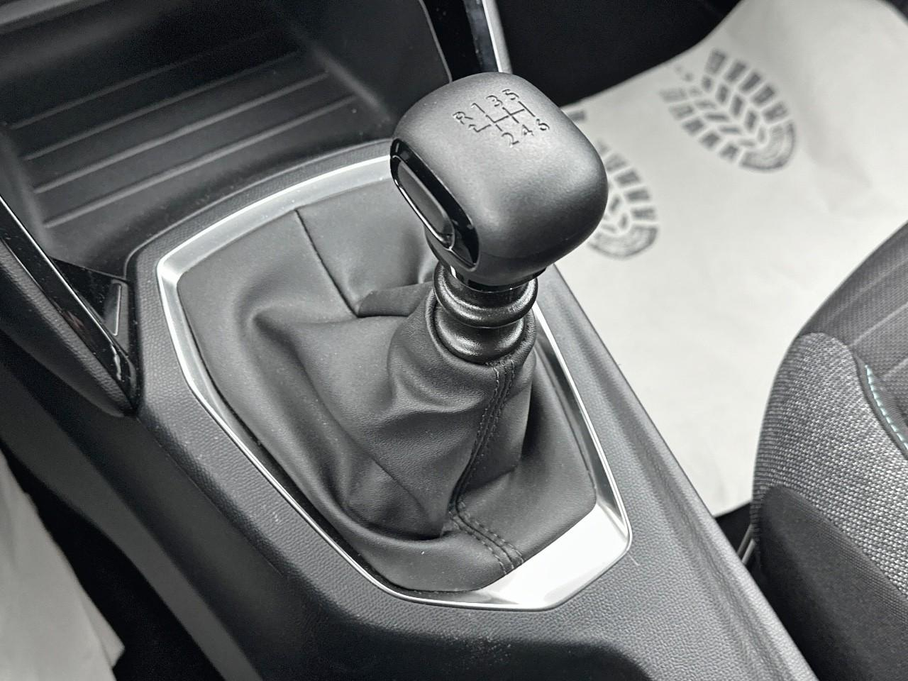 Peugeot 2008 puretech 100 s&s bvm6 style — photo 28