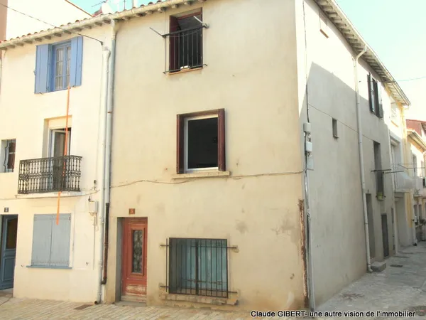Maison de village T4 sur trois niveaux au coeur de Mèze