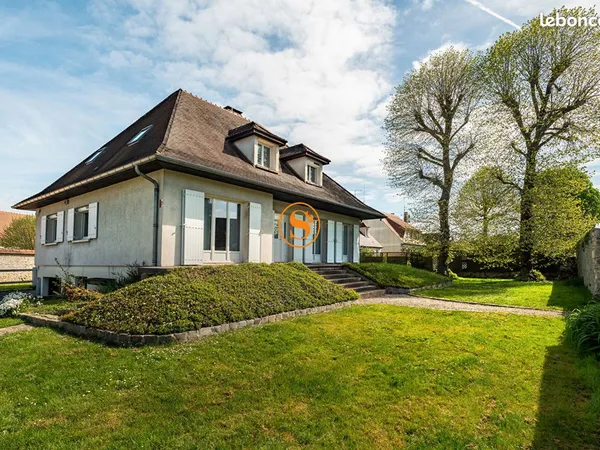 Maison 8 pièces 245 m²