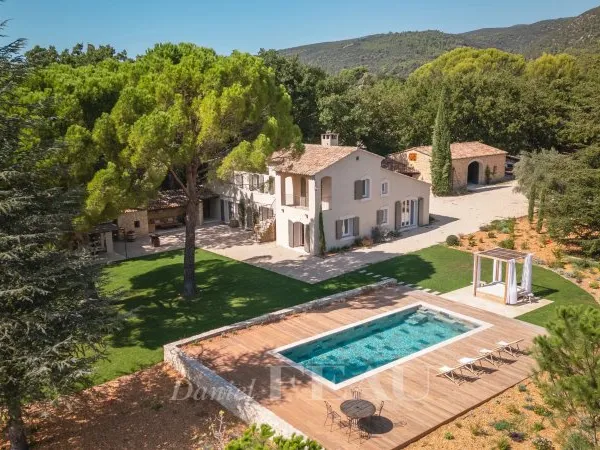 Lourmarin - Propriété rénovée sur 6 hectares
